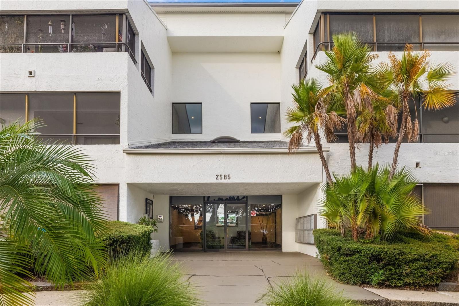 2585 COUNTRYSIDE BLVD #4302