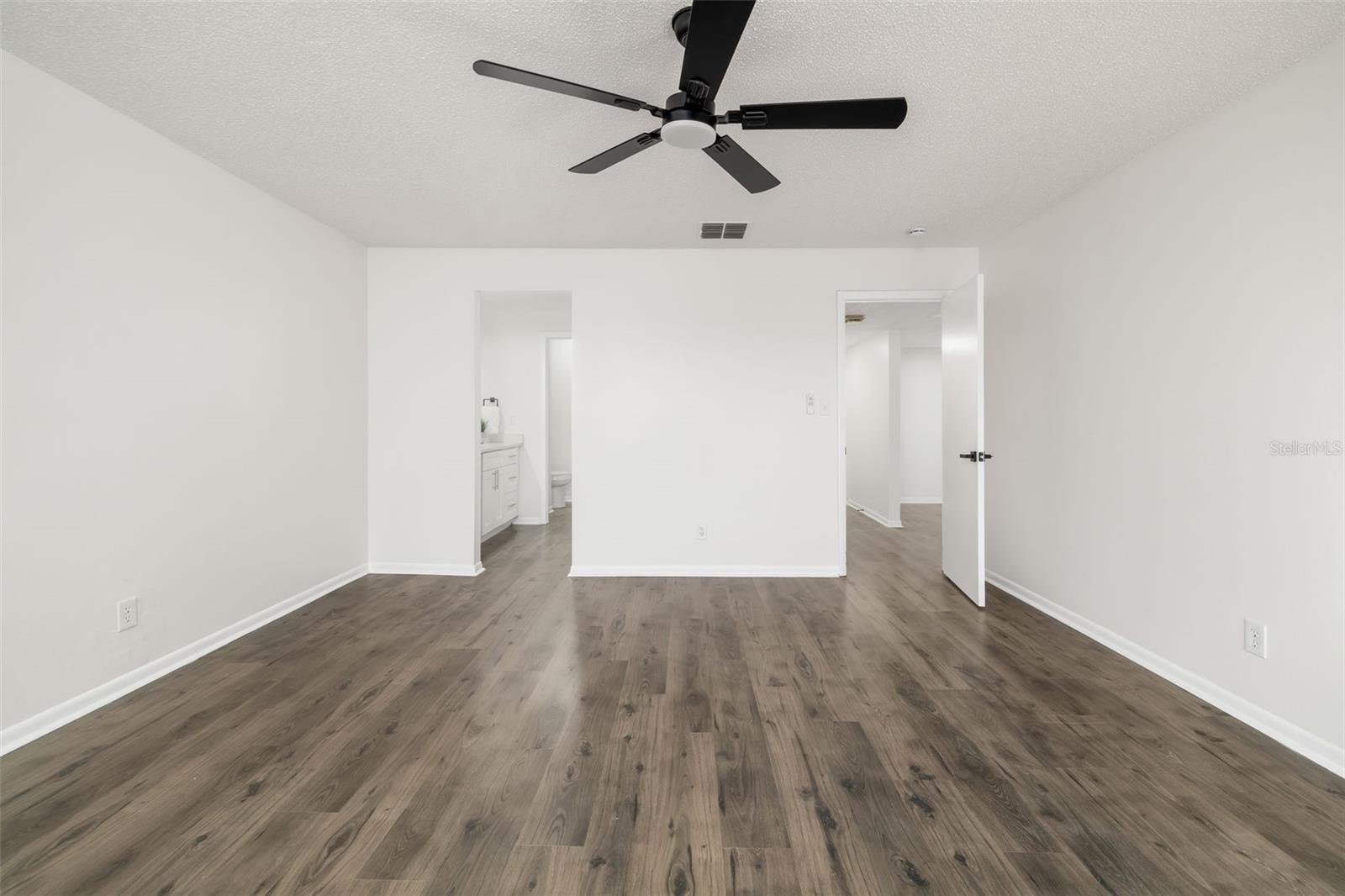 2585 COUNTRYSIDE BLVD #4302