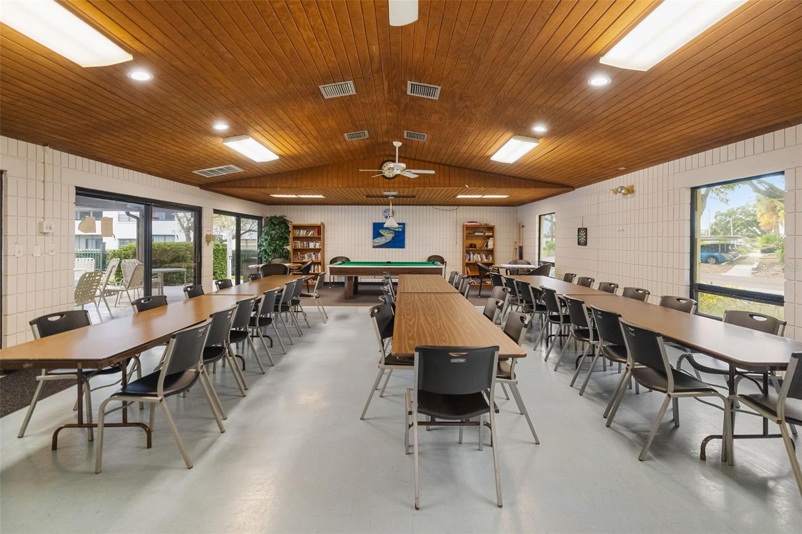 2585 COUNTRYSIDE BLVD #4302