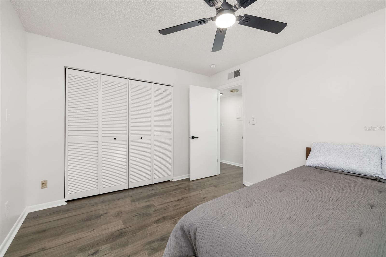 2585 COUNTRYSIDE BLVD #4302