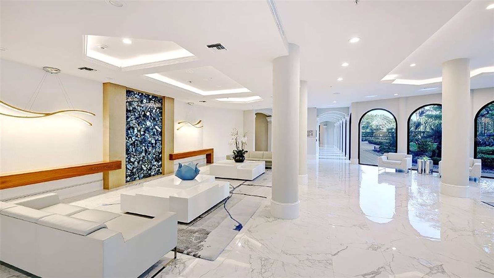 435 L AMBIANCE DR #L707