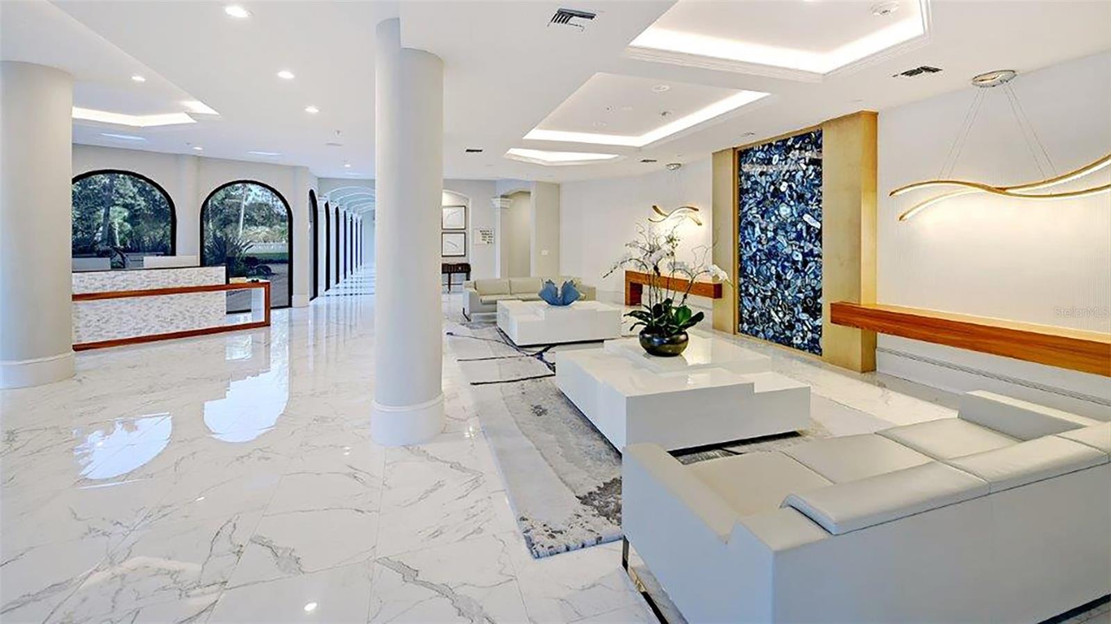 435 L AMBIANCE DR #L707