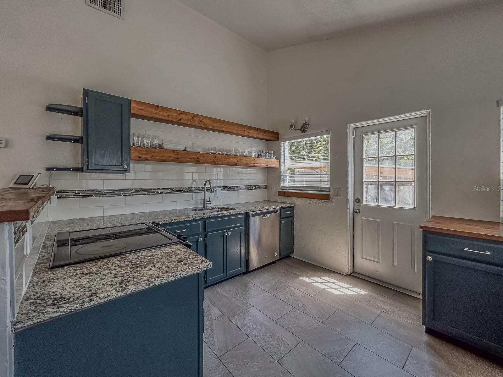 4247 DR MARTIN LUTHER KING JR ST N