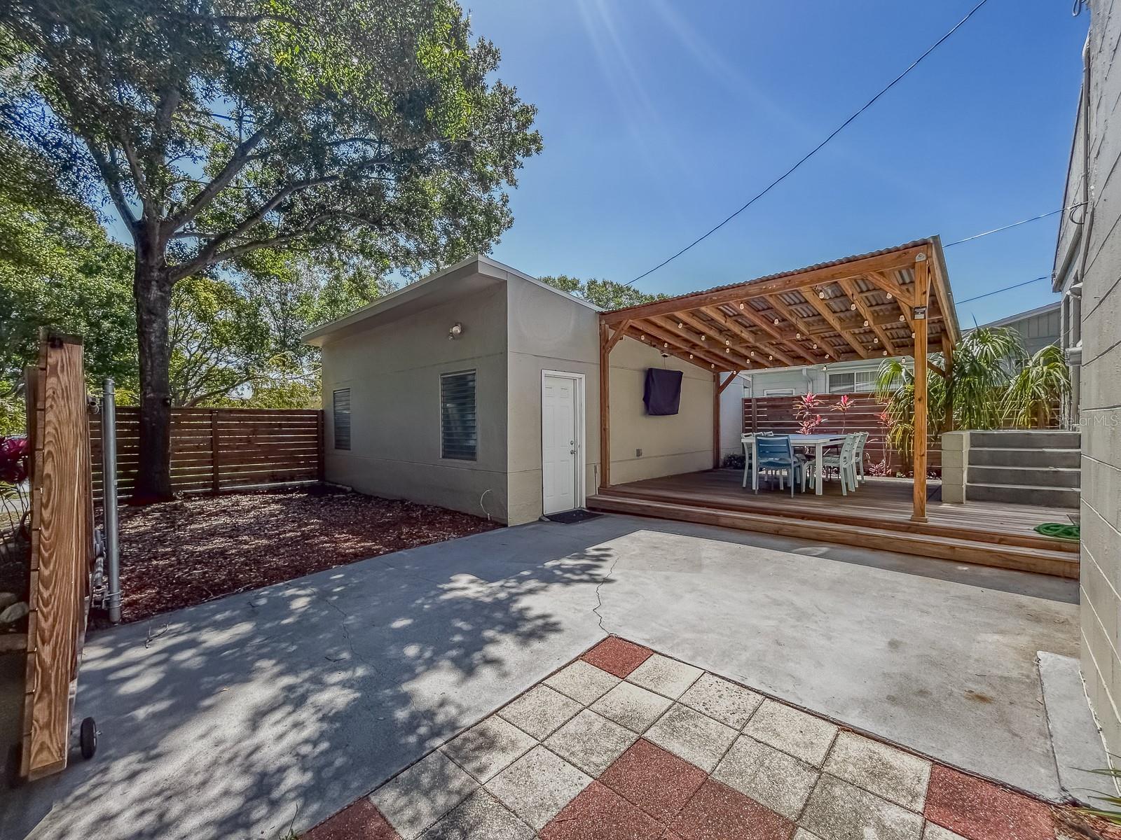 4247 DR MARTIN LUTHER KING JR ST N