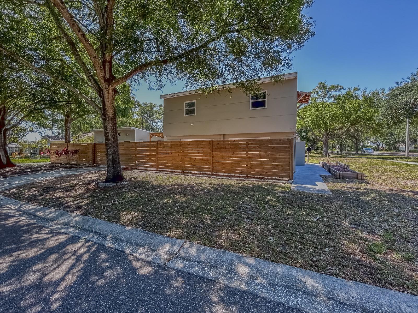 4247 DR MARTIN LUTHER KING JR ST N