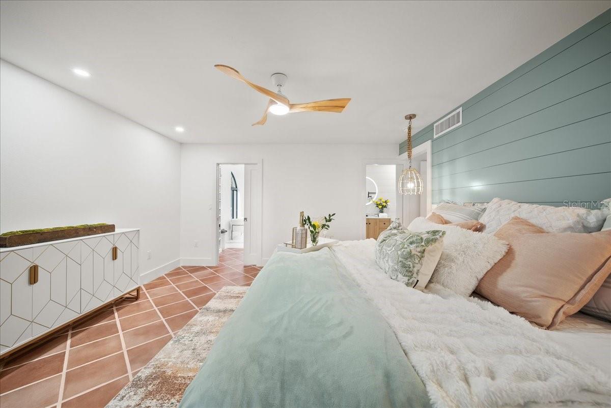 718 GOLDEN BEACH BLVD #1