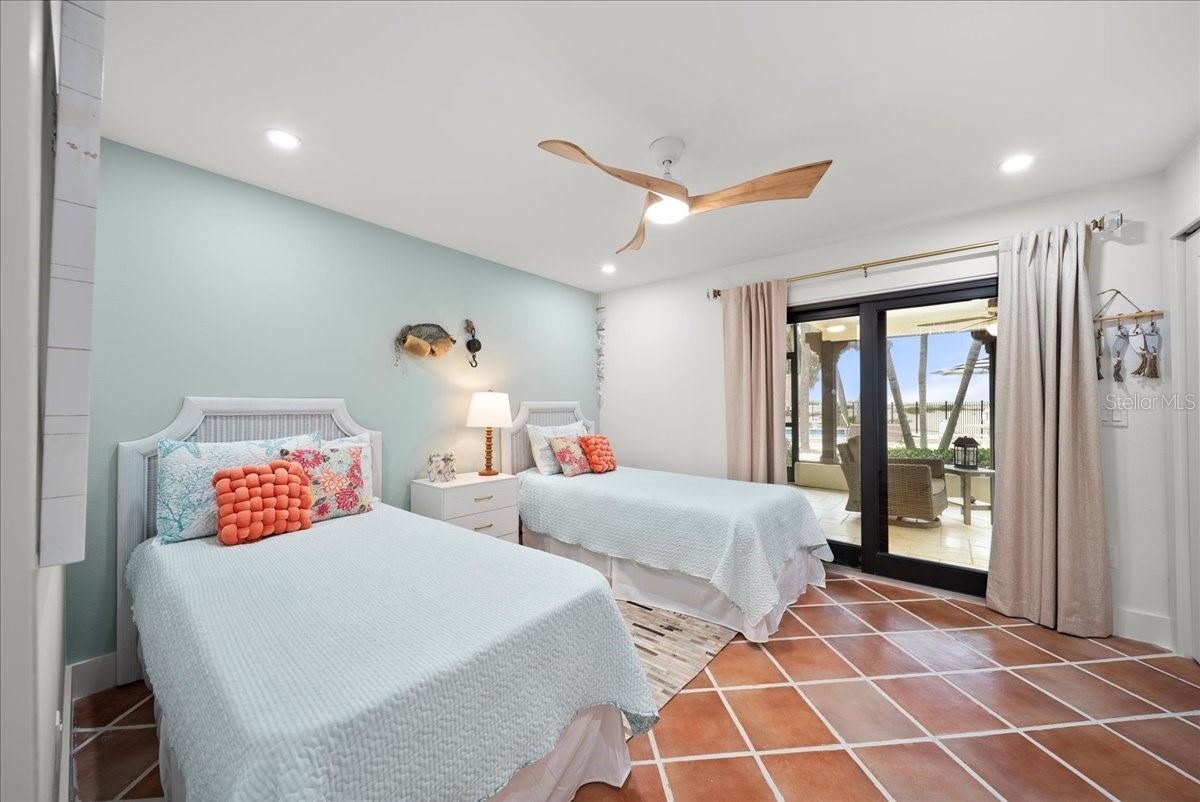 718 GOLDEN BEACH BLVD #1