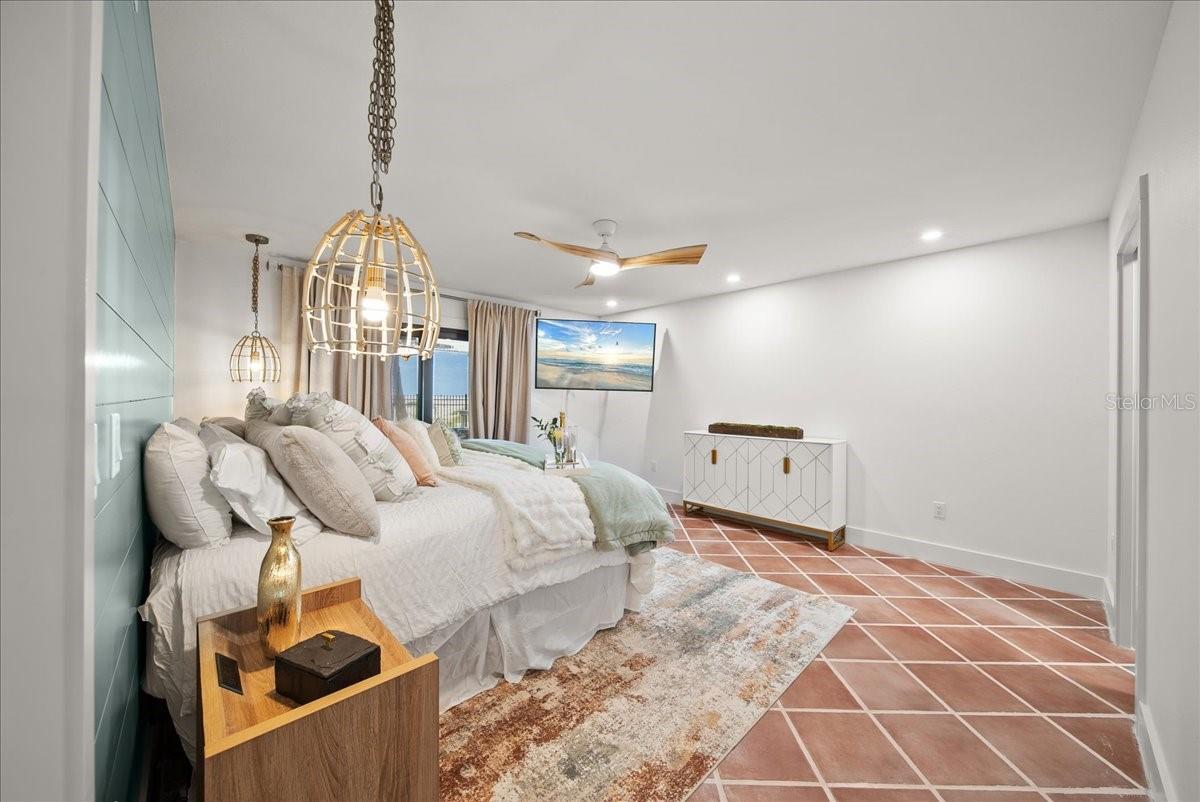 718 GOLDEN BEACH BLVD #1