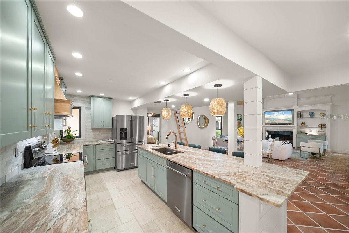 718 GOLDEN BEACH BLVD #1