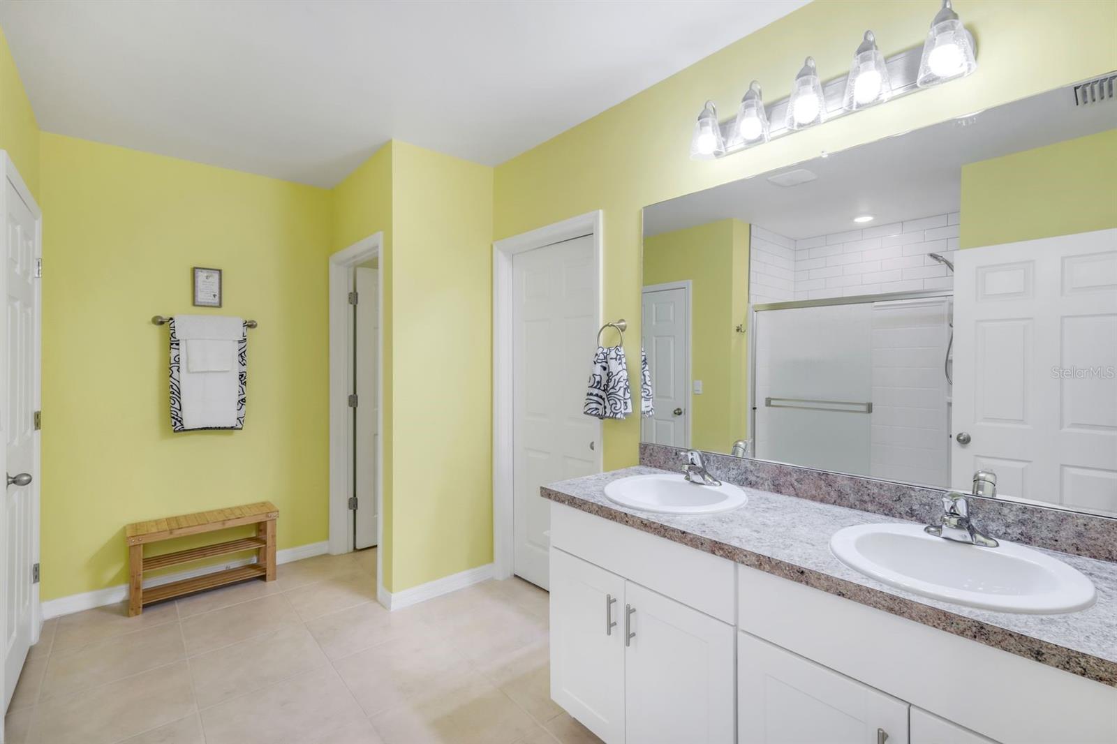 566 CORRIENTES CIR