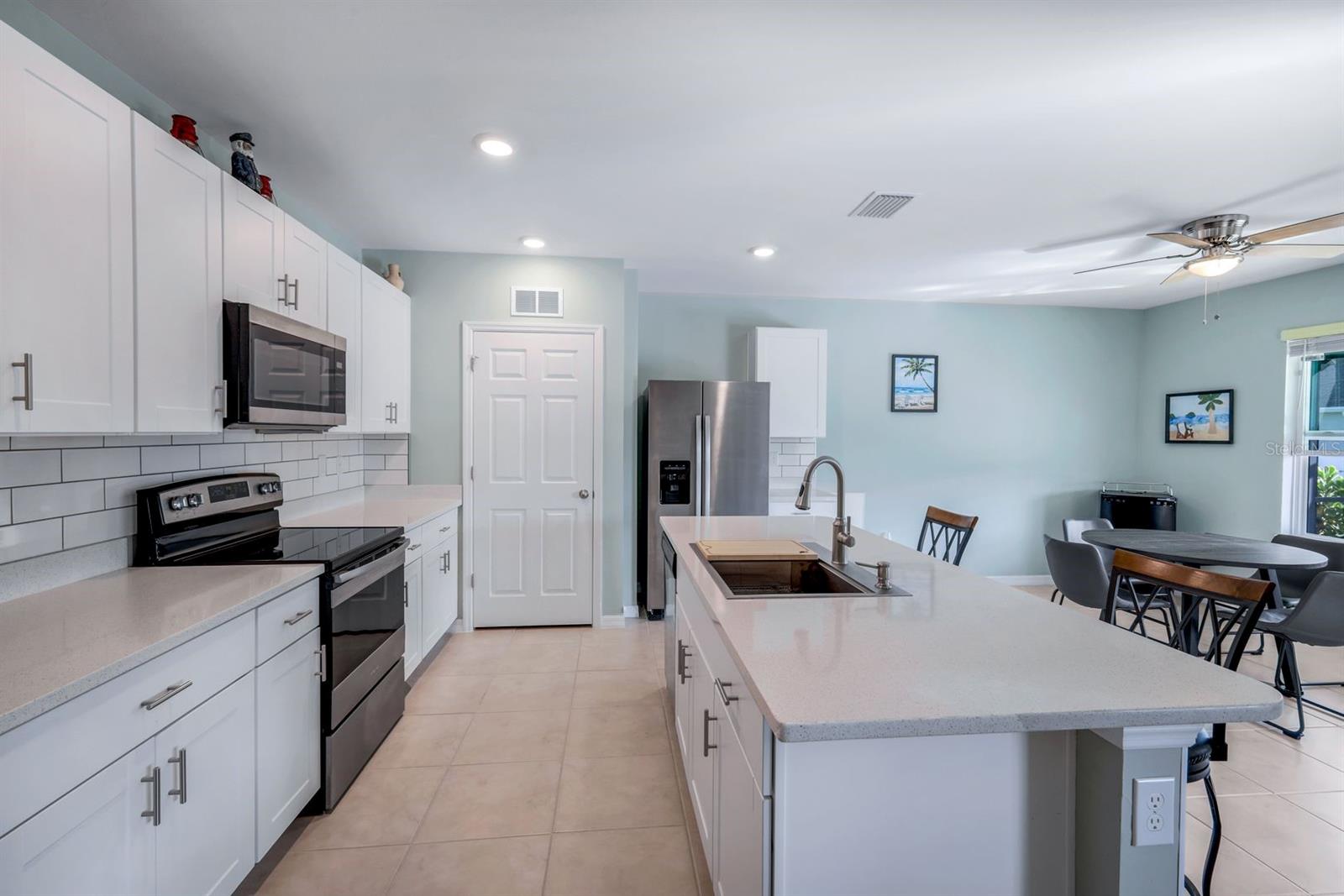 566 CORRIENTES CIR