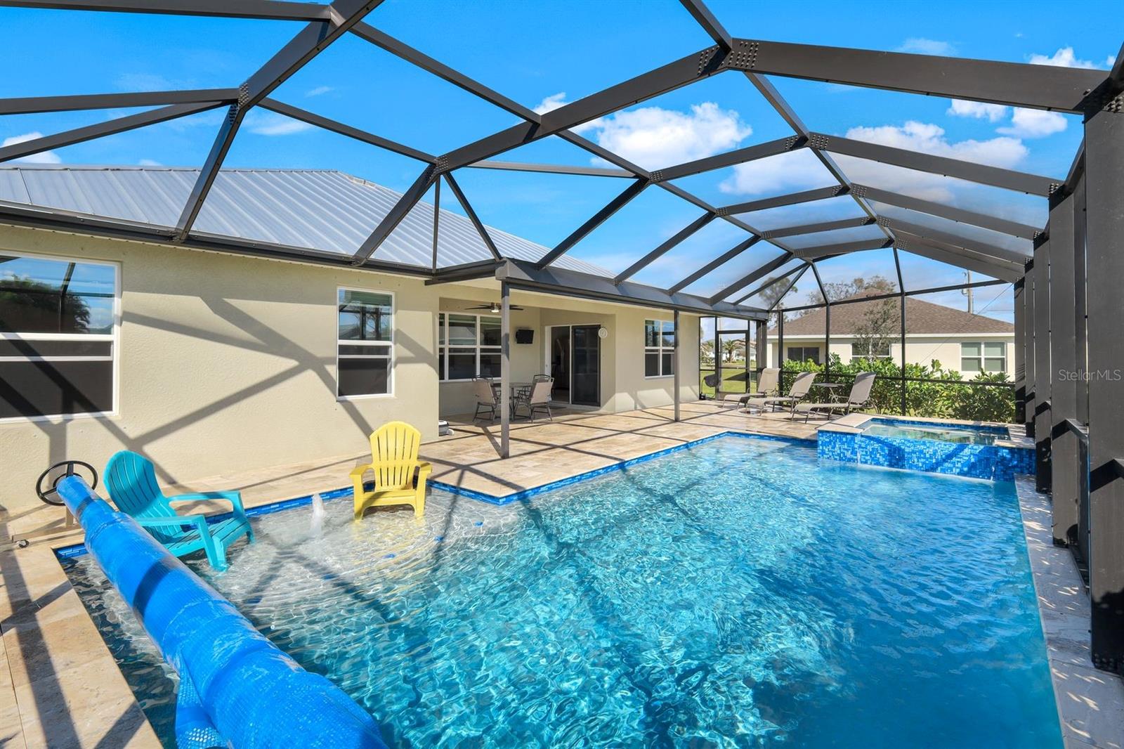 566 CORRIENTES CIR