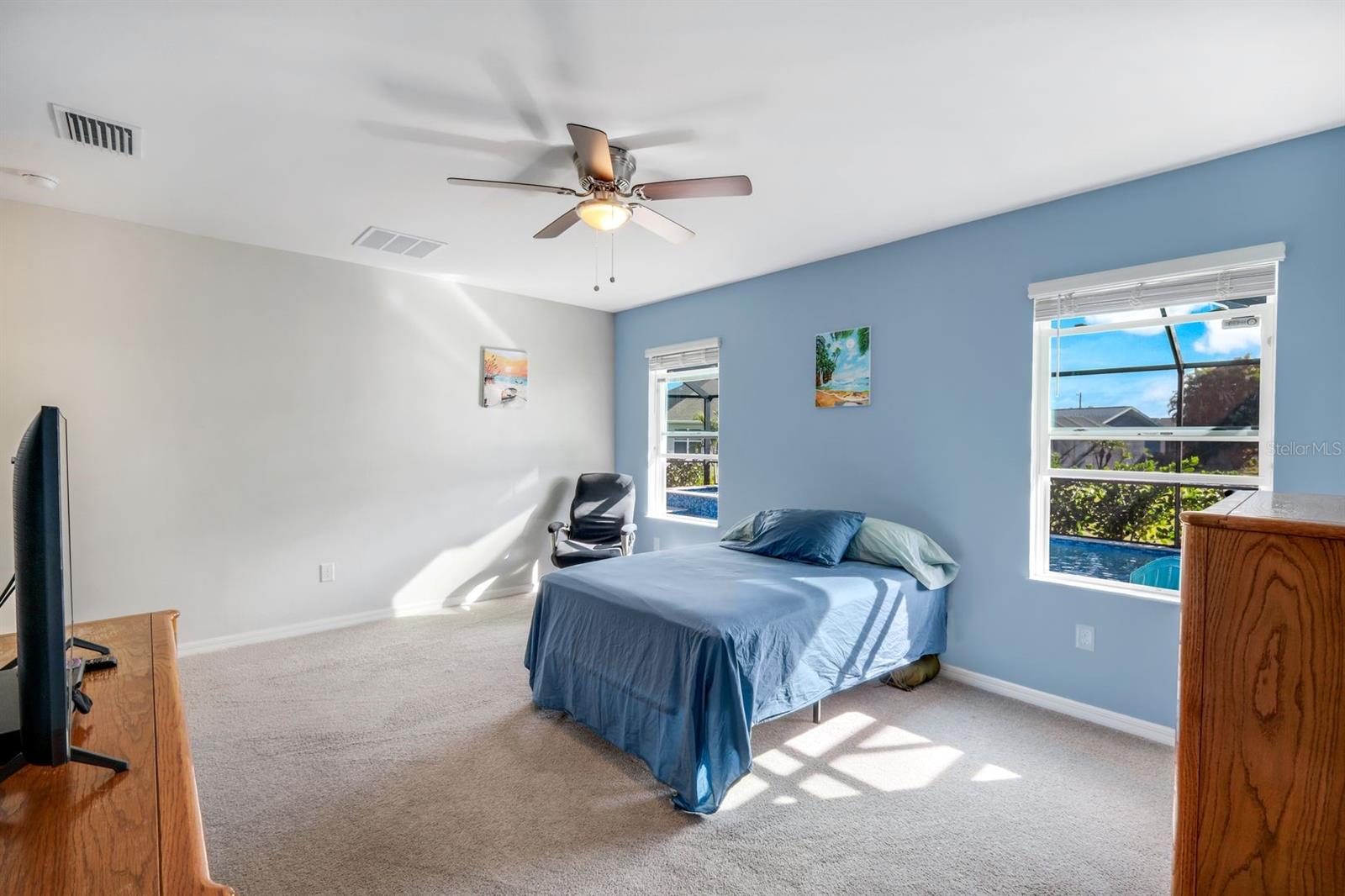 566 CORRIENTES CIR