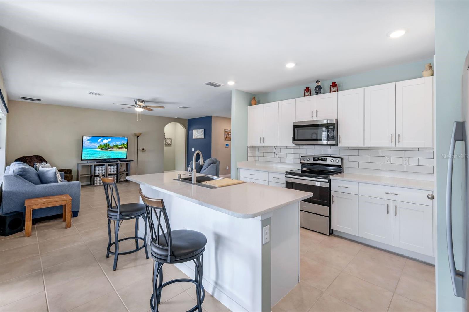 566 CORRIENTES CIR