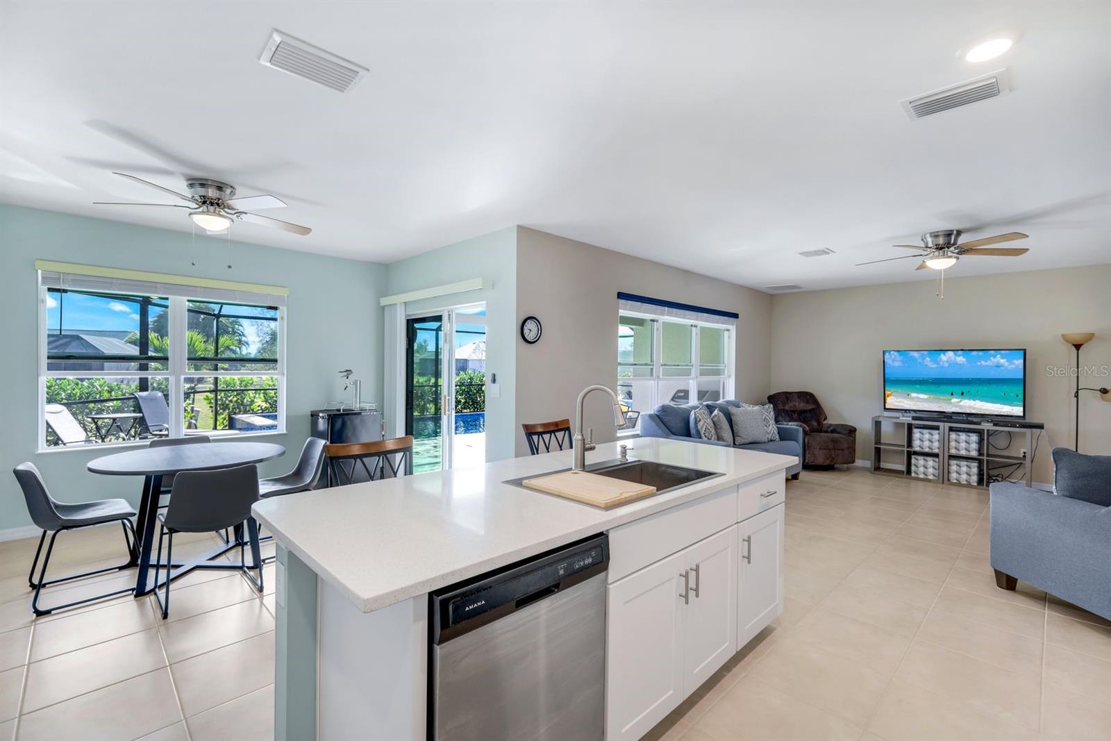 566 CORRIENTES CIR