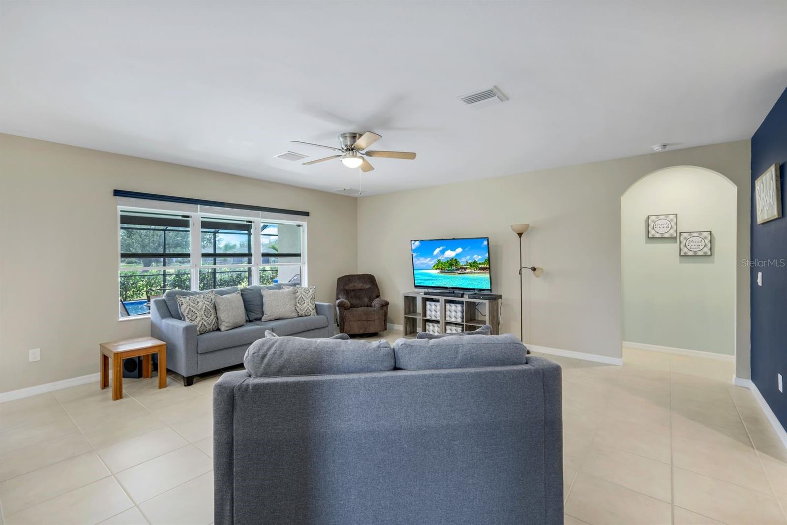 566 CORRIENTES CIR