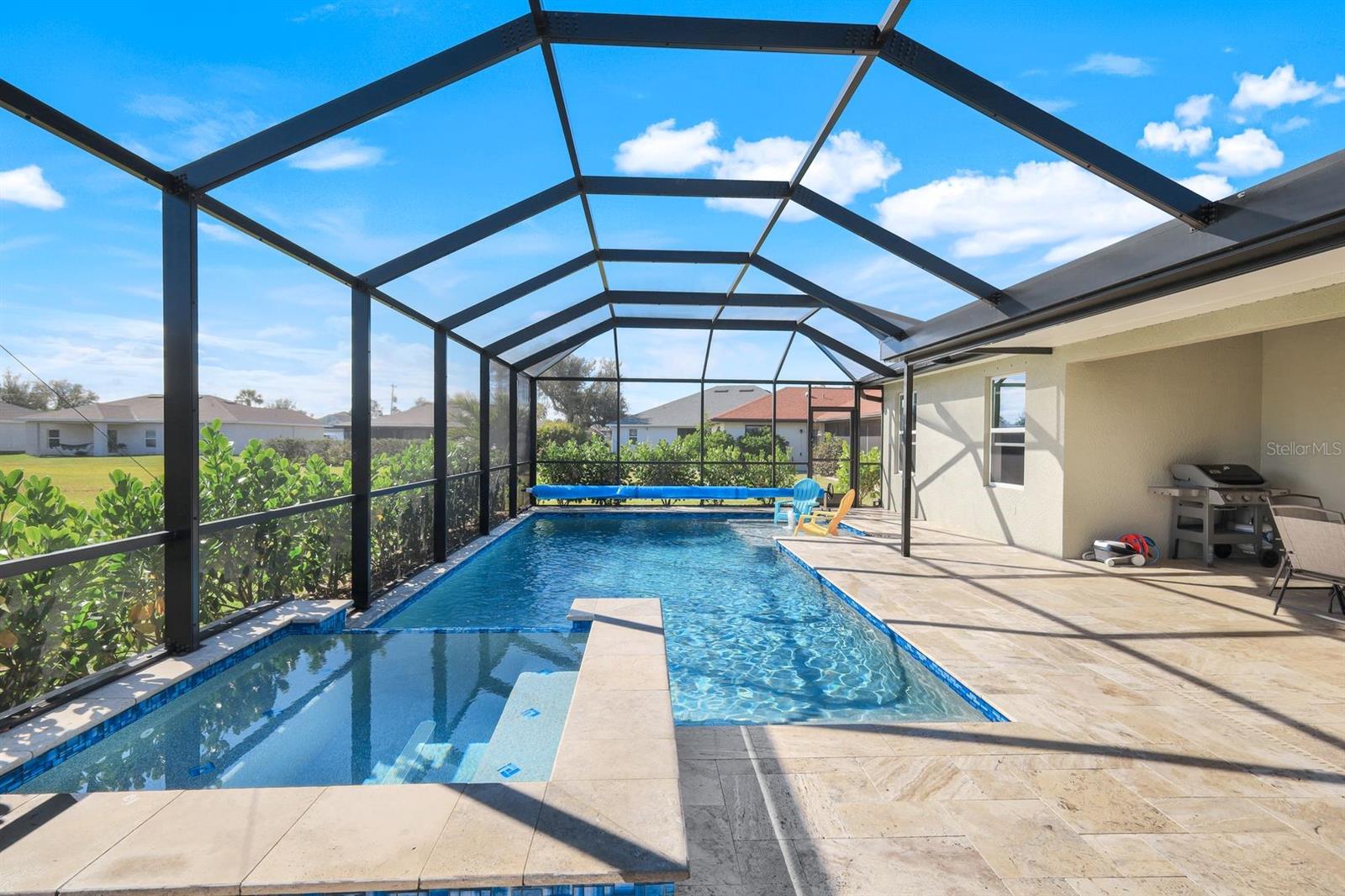 566 CORRIENTES CIR