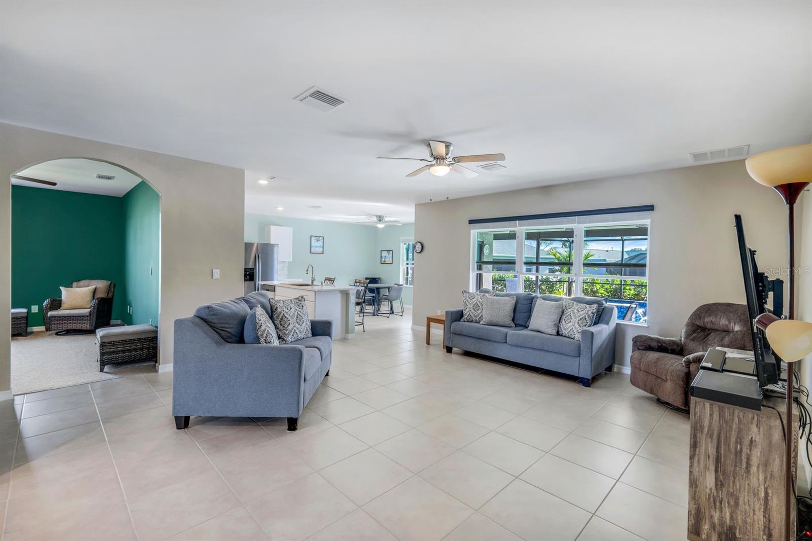 566 CORRIENTES CIR