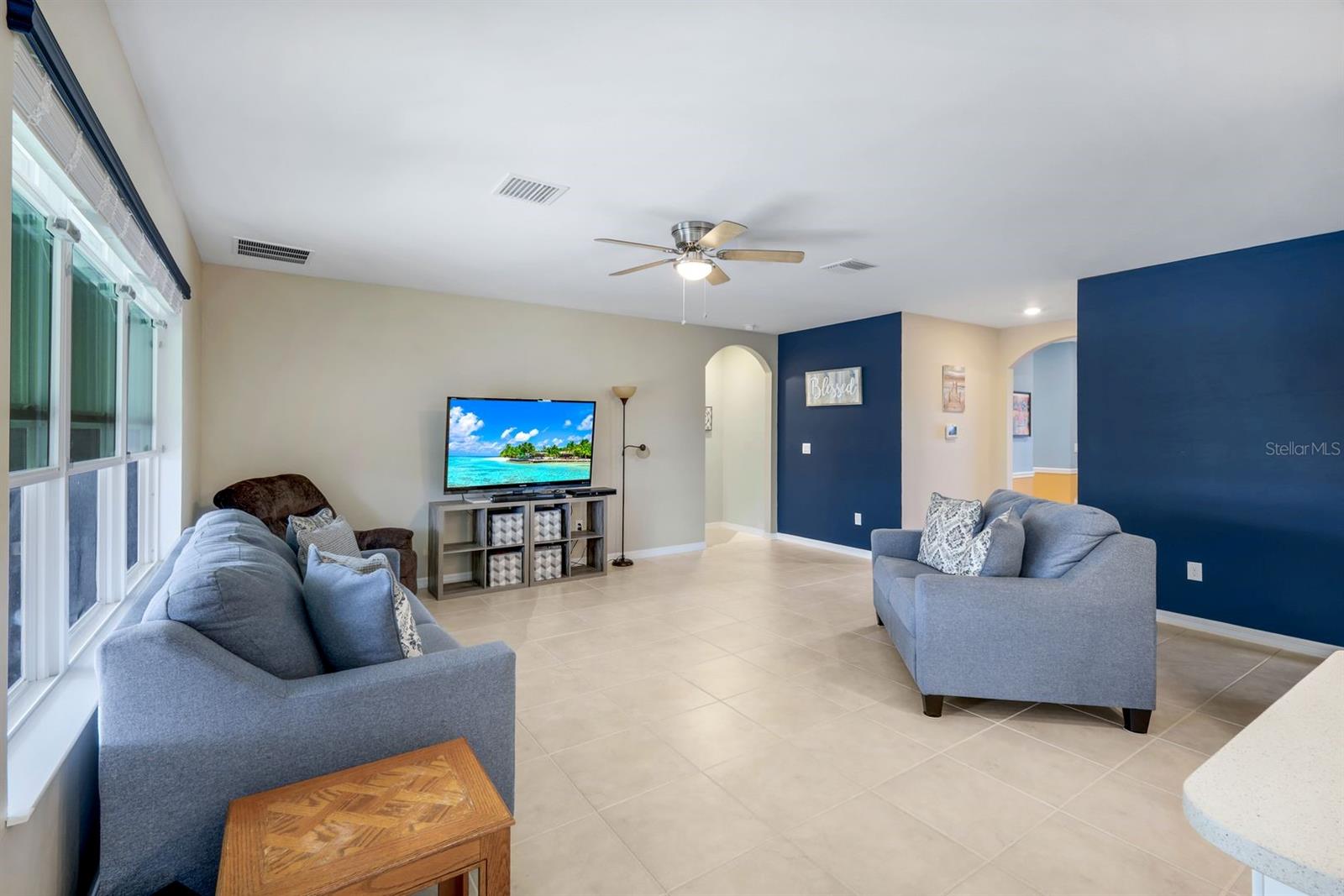 566 CORRIENTES CIR