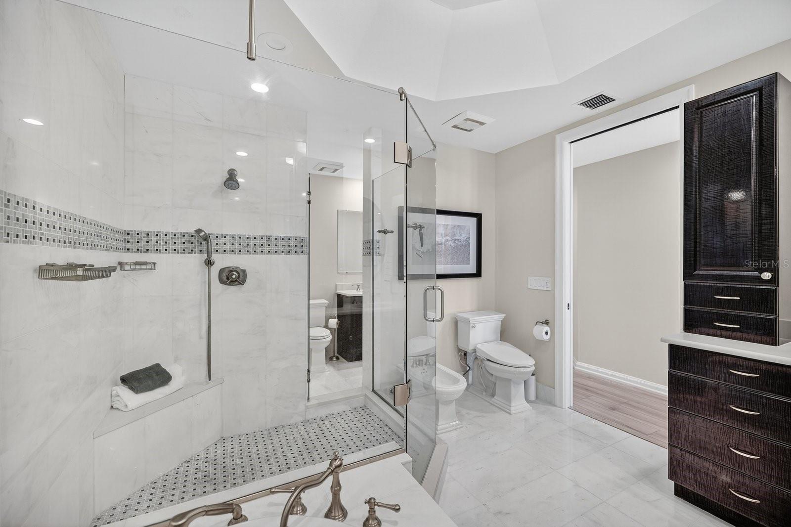 415 L AMBIANCE DR #C403