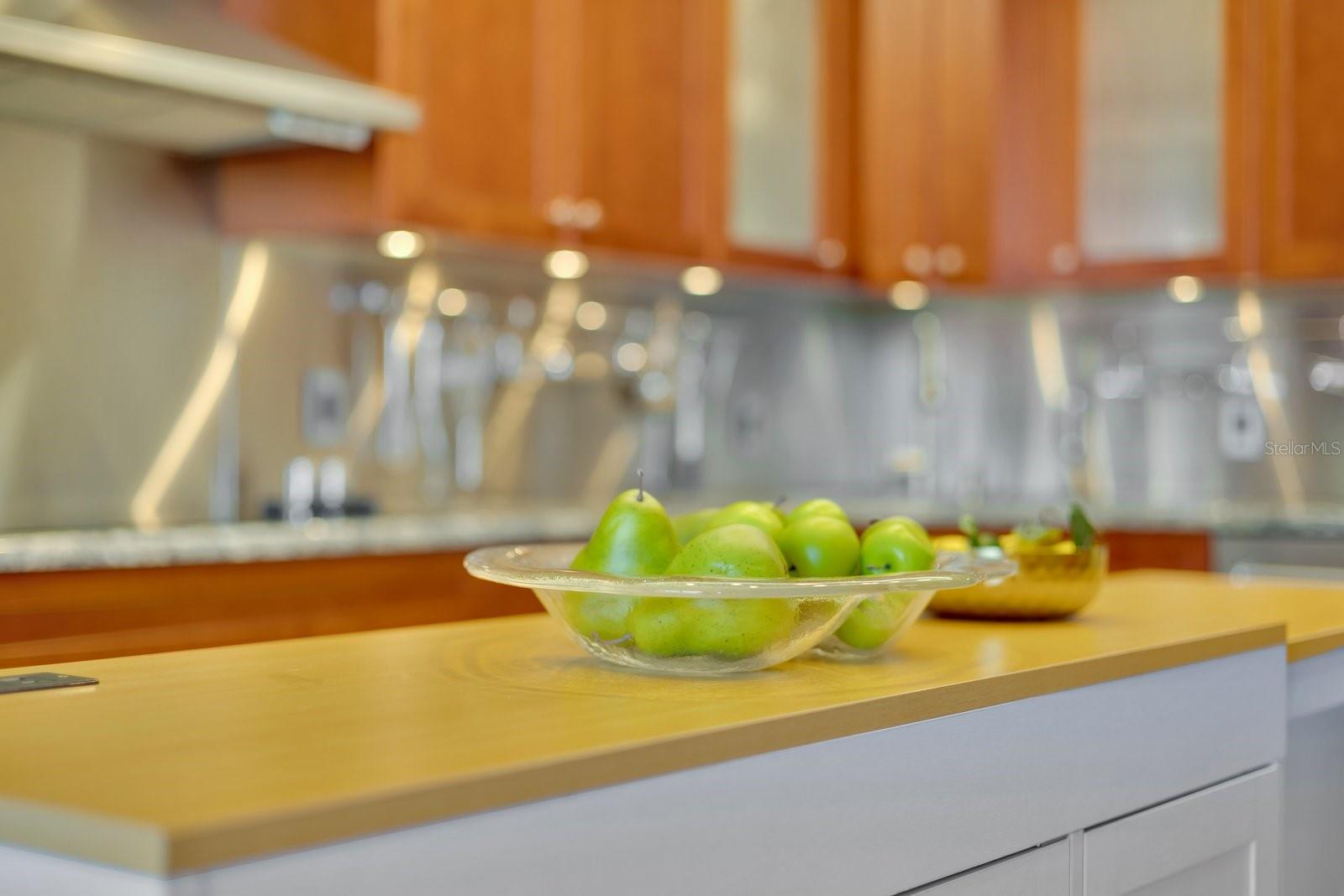 415 L AMBIANCE DR #C403