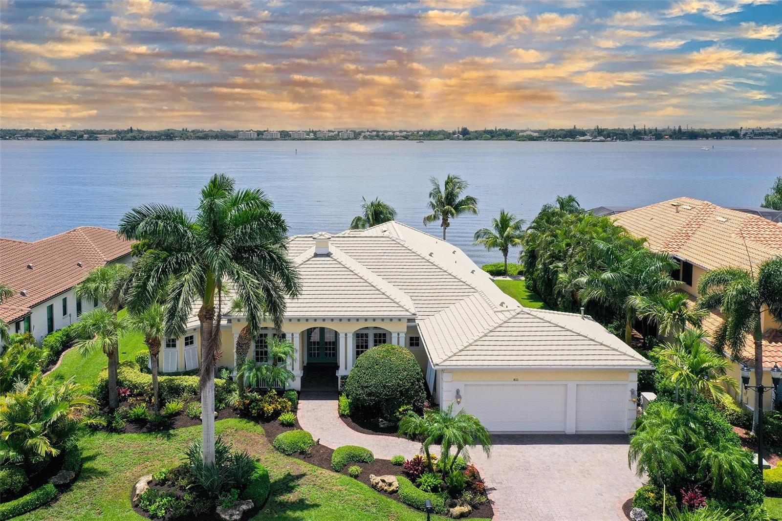 811 RIVIERA DUNES WAY