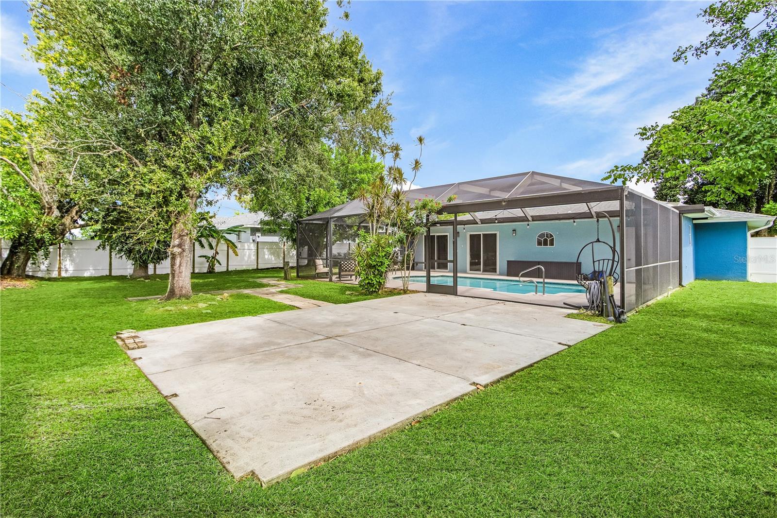 908 NE 5TH PL