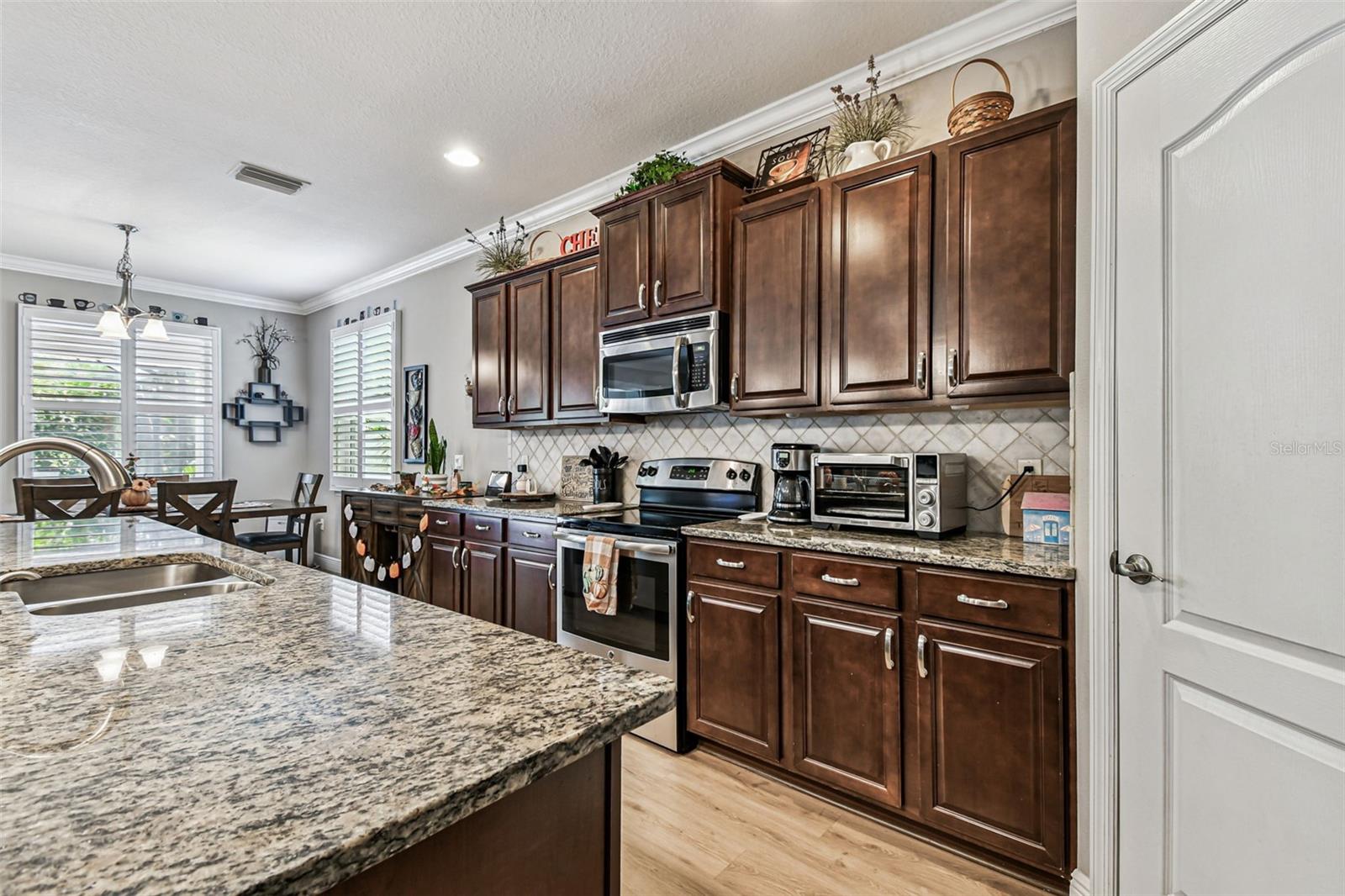 3006 ORIOLE DR