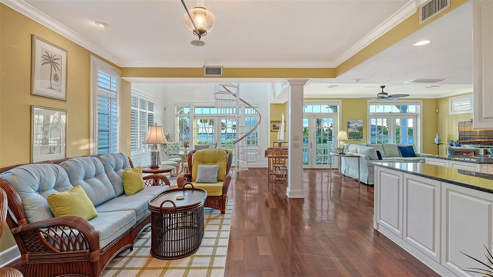 31 ISLAND CT