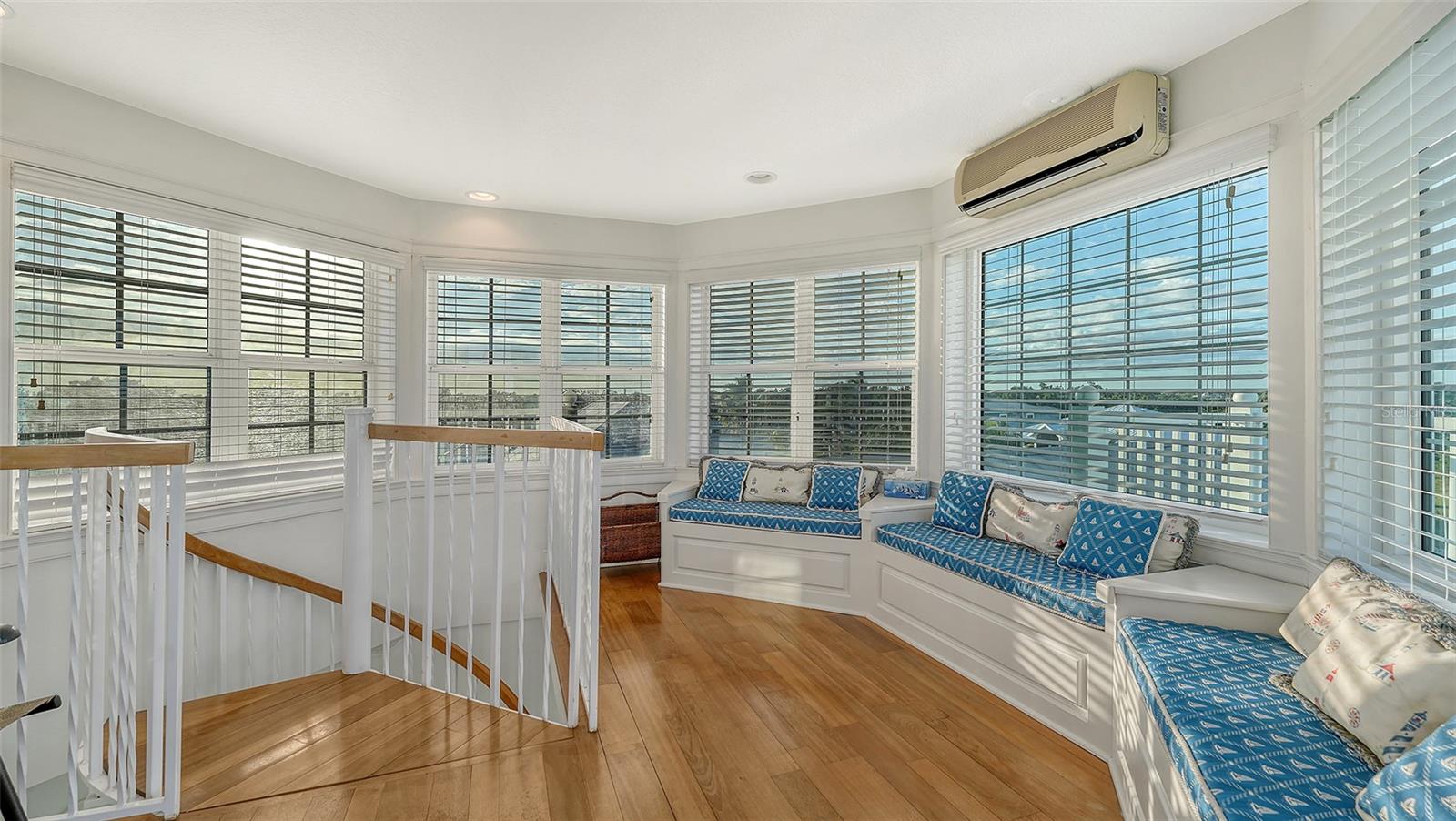 31 ISLAND CT