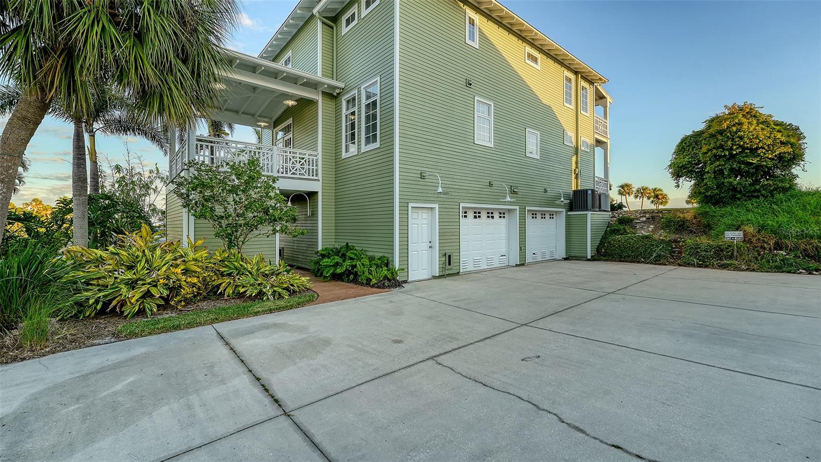 31 ISLAND CT