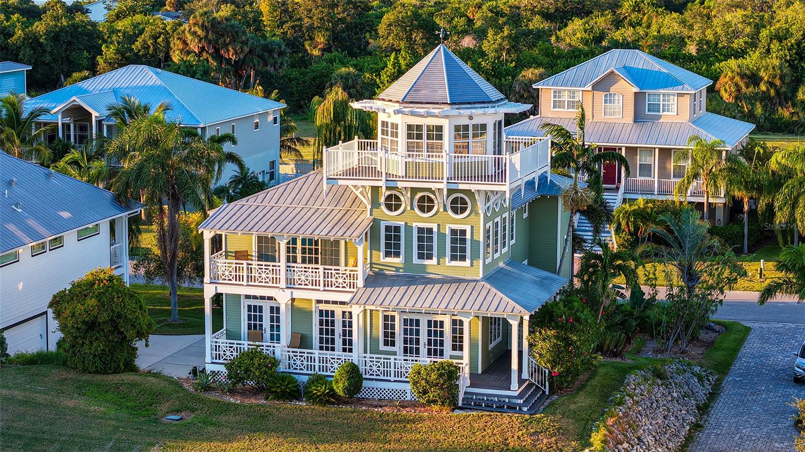 31 ISLAND CT