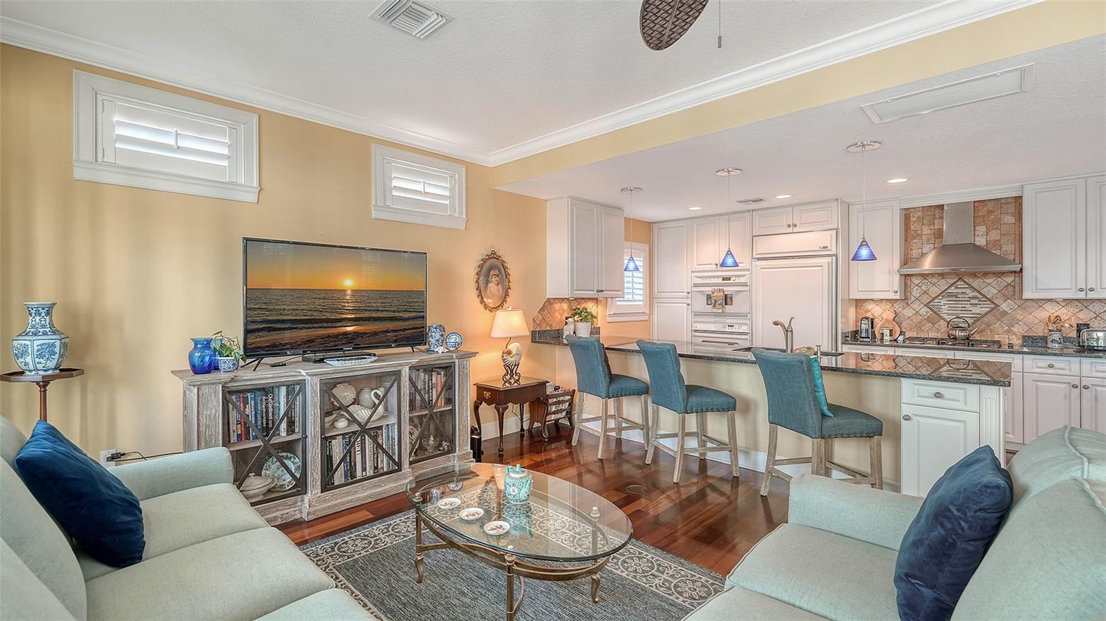 31 ISLAND CT