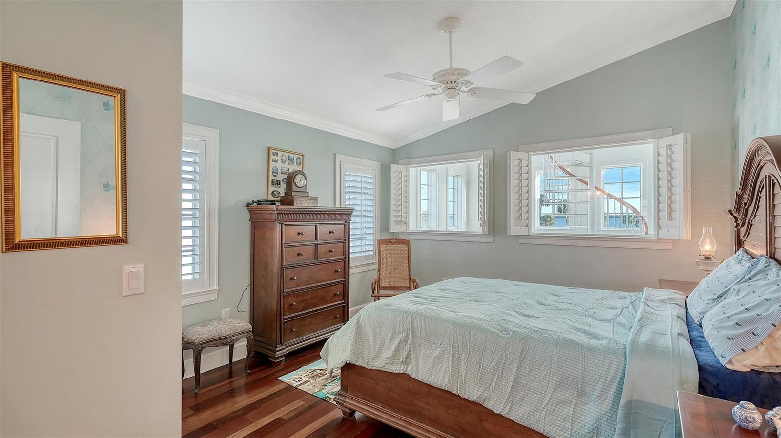 31 ISLAND CT