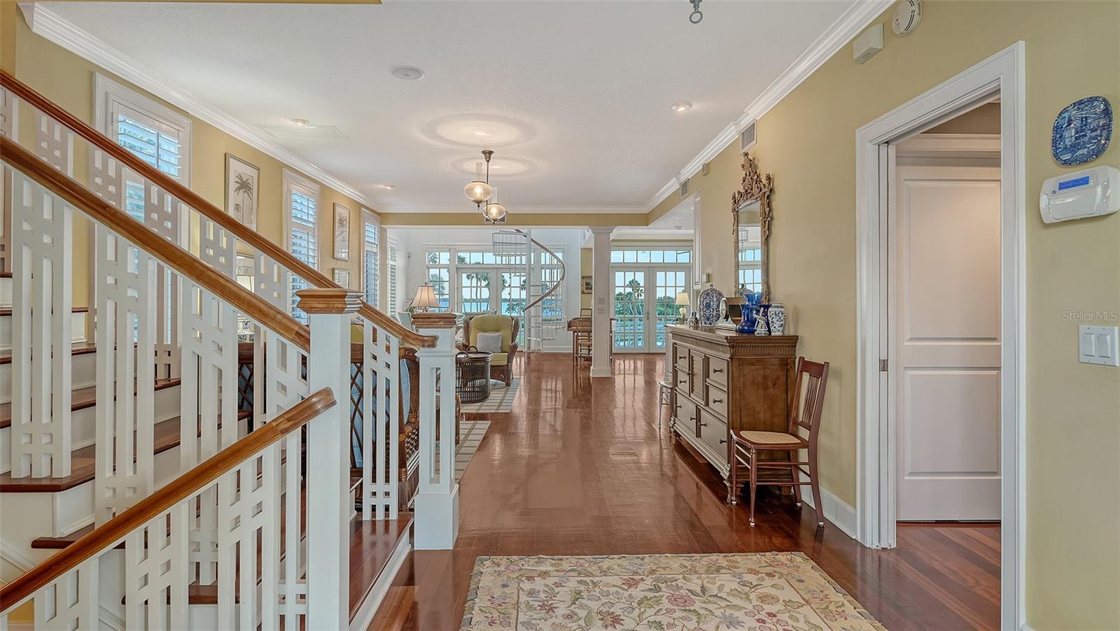 31 ISLAND CT