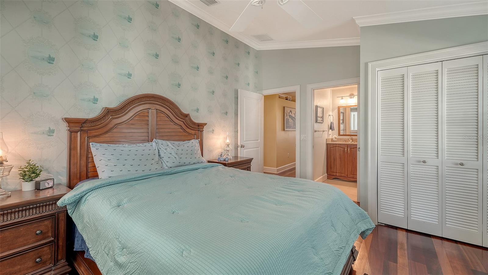 31 ISLAND CT