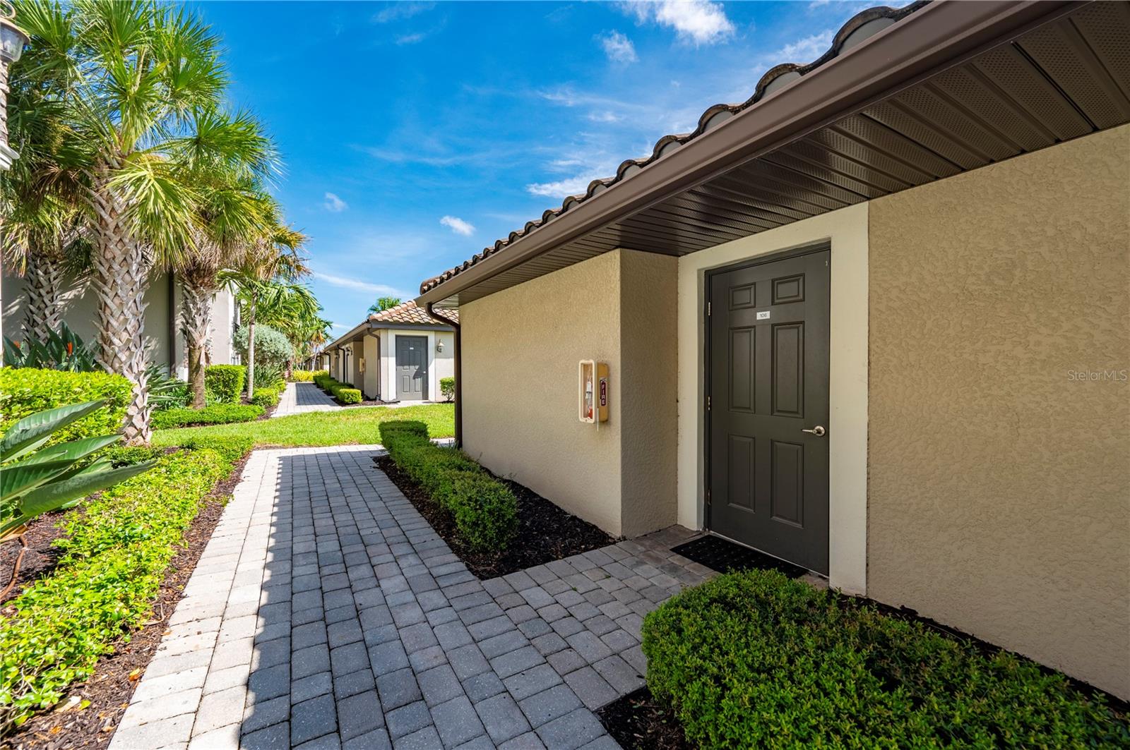 5517 PALMER CIR #106