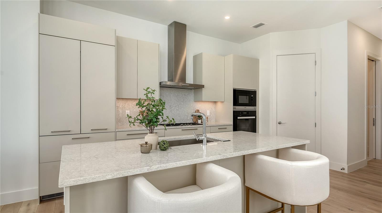 33 S PALM AVE #1702