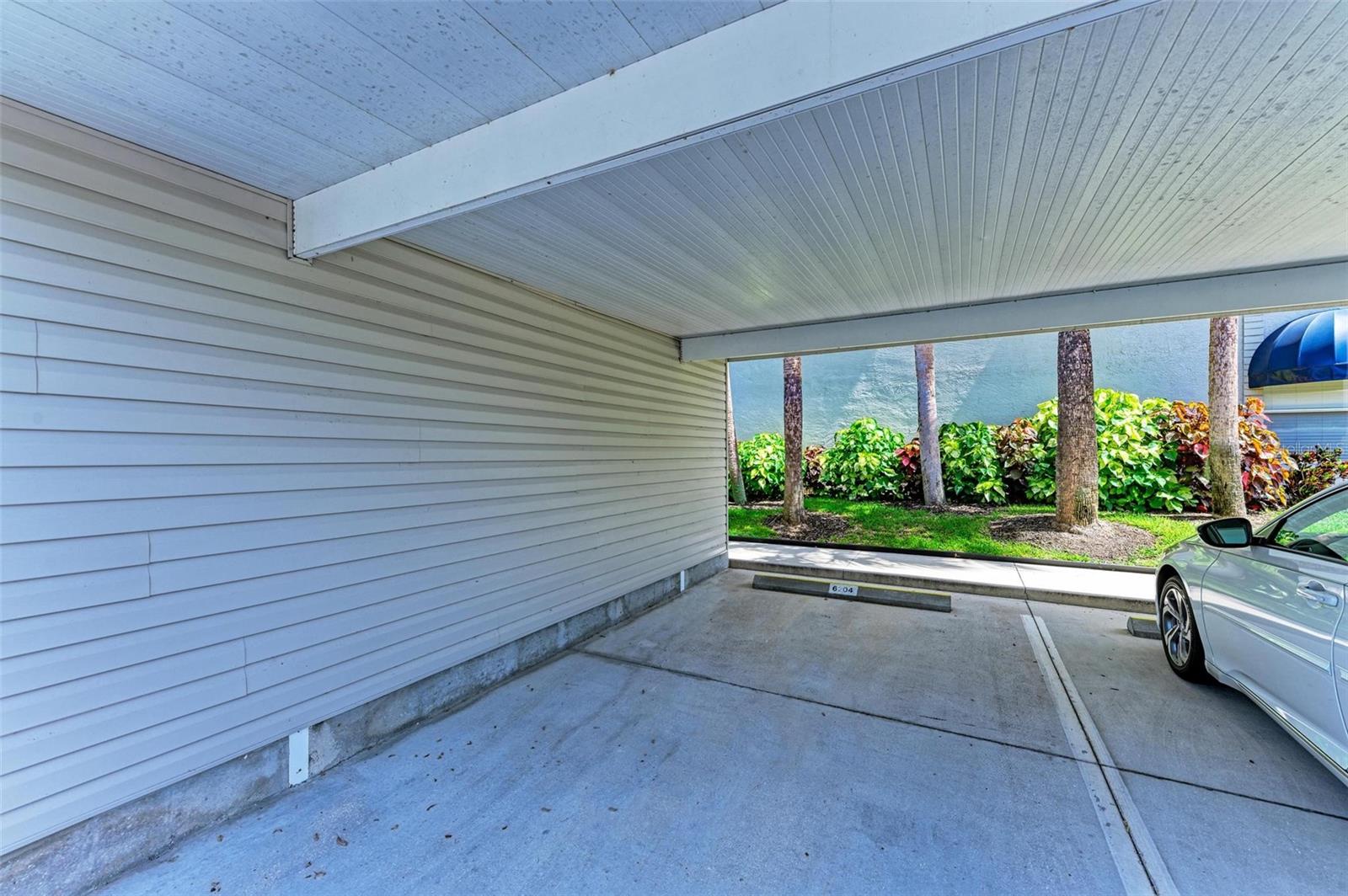 9630 CLUB SOUTH CIR #6204