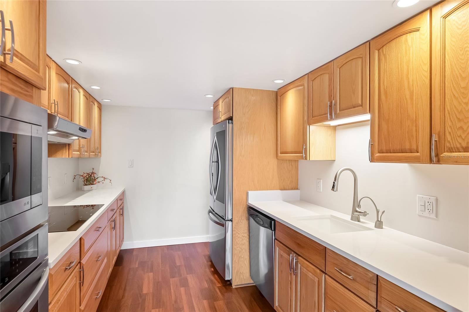 435 S GULFSTREAM AVE #1004