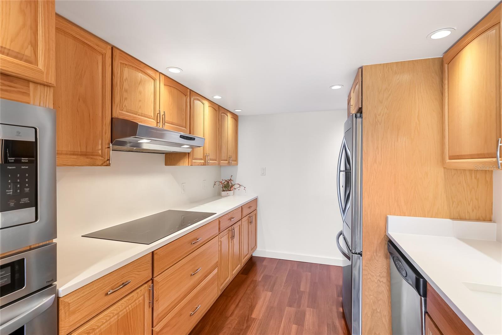 435 S GULFSTREAM AVE #1004