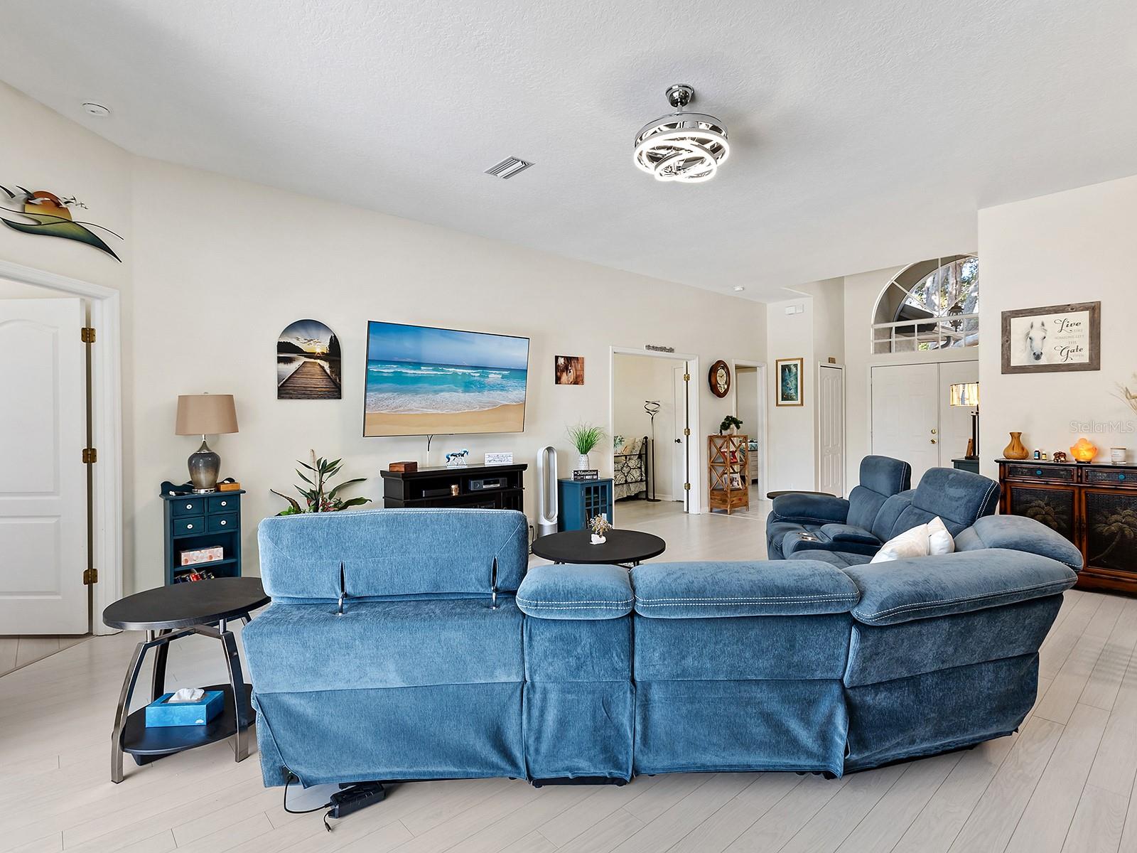 2319 FALCON TRACE LN