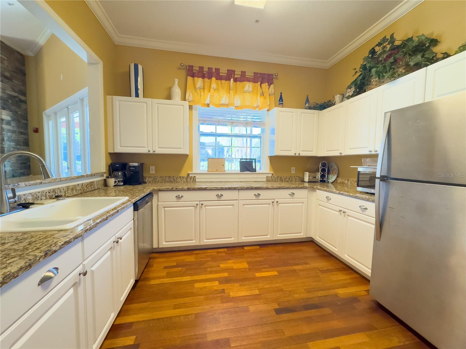 5521 ROSEHILL RD #203