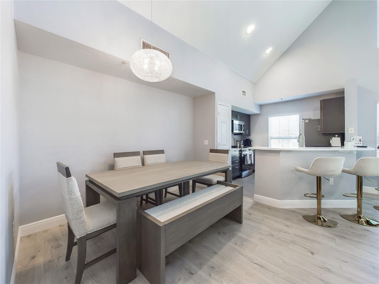 5521 ROSEHILL RD #203