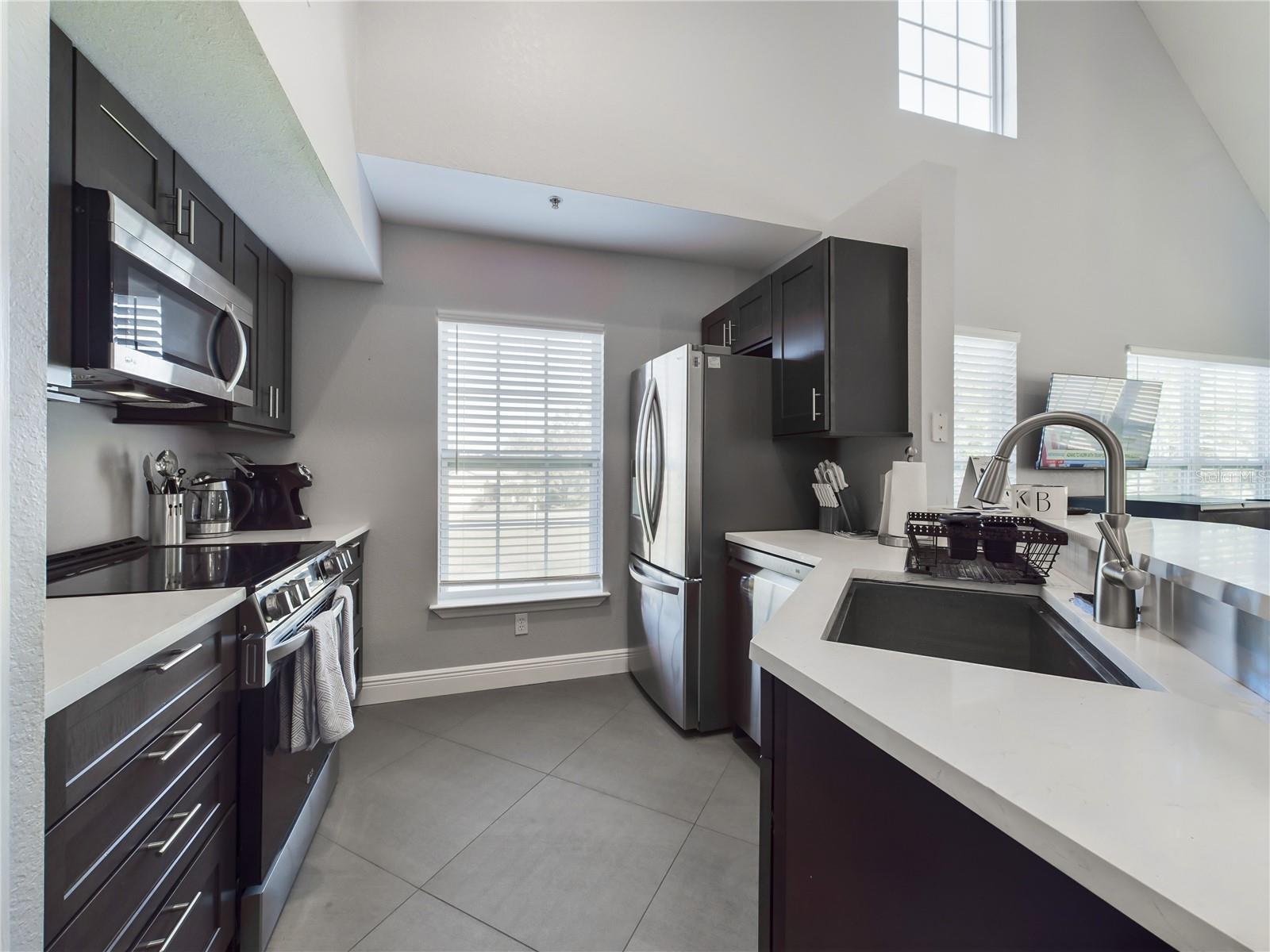 5521 ROSEHILL RD #203