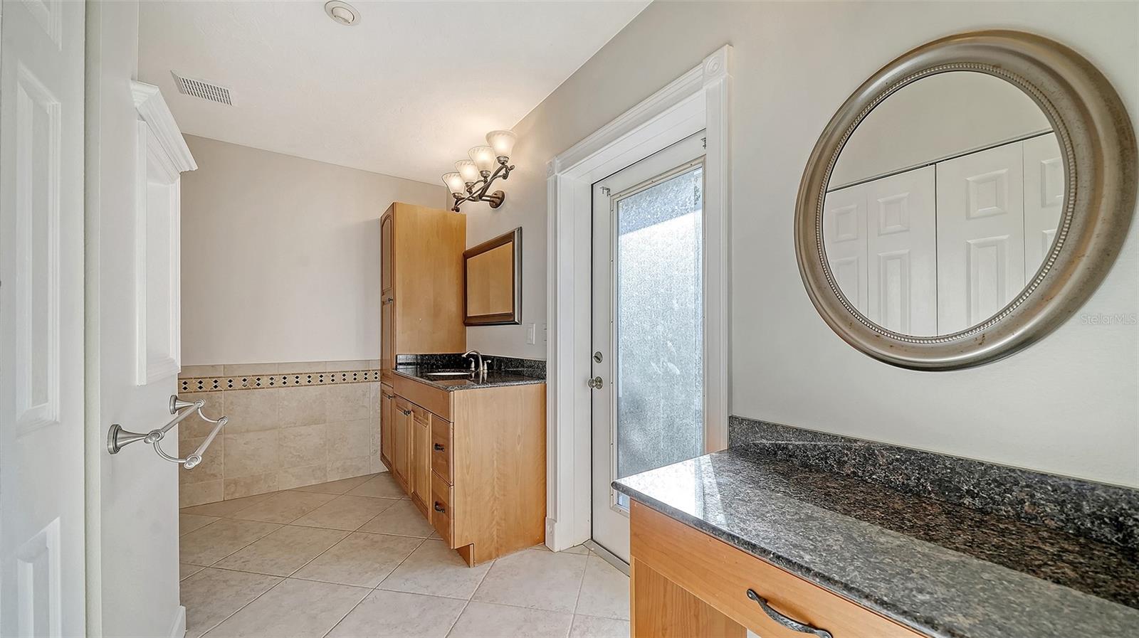 2452 WHIPPOORWILL CIR