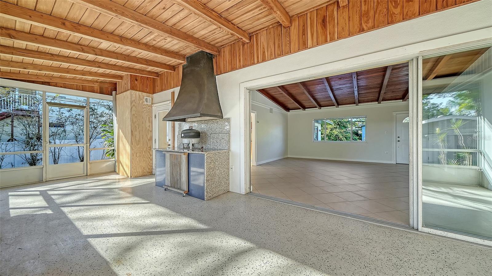 2452 WHIPPOORWILL CIR