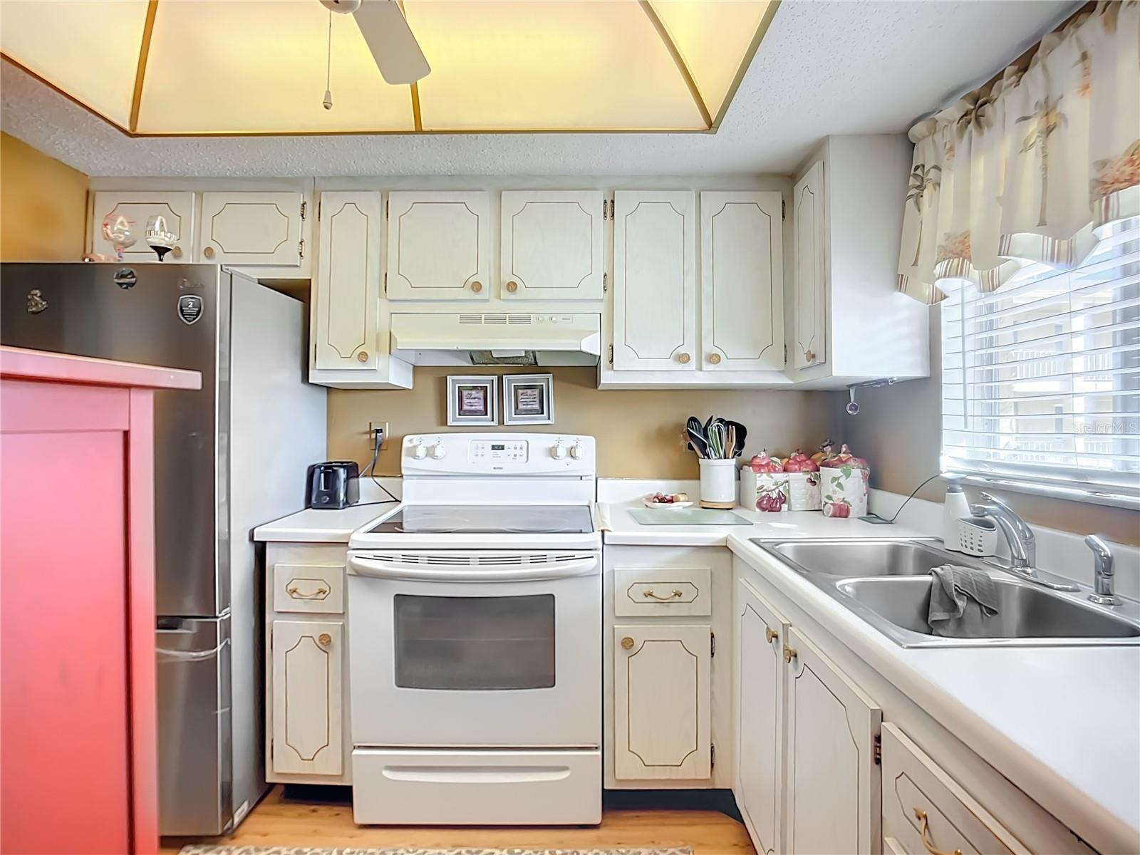 3785 LAKE BAYSHORE DR #H-405