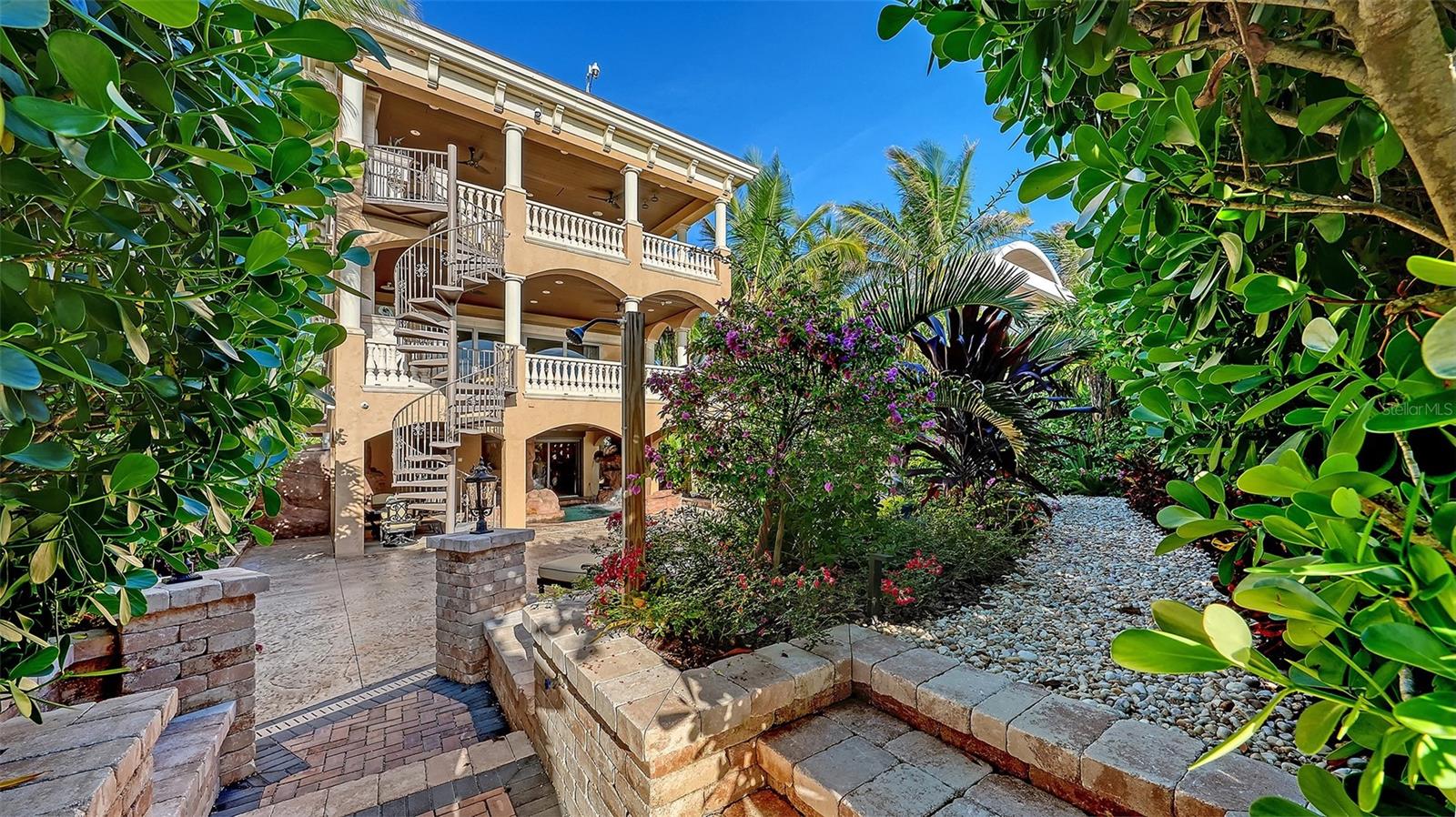 801 N SHORE DR