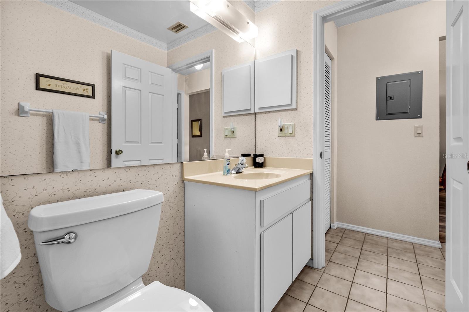 922 CAPRI ISLES BLVD #217